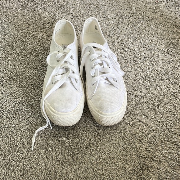 Hardly worn Steve Madden platform shoes - Picture 4 of 4